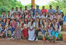 Escuela de Comunicaciones Wayuu lanza su segundo ciclo formativo en rivera del Arroyo Bruno hablando de Paz