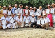 Jóvenes Wayuu se Graduaron como Comunicadores En total 22 los jóvenes Wayuu recibieron el tÍtulo como comunicadores.