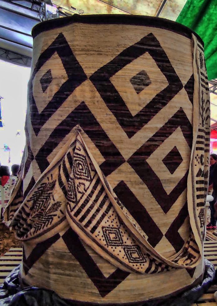 Mochila gigante conmemoracion