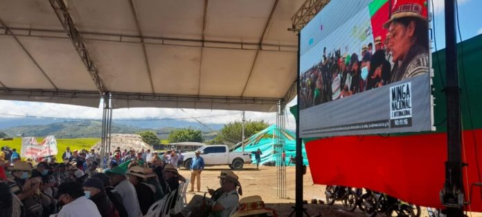 La sociedad internacional comprometida con la lucha de los pueblos