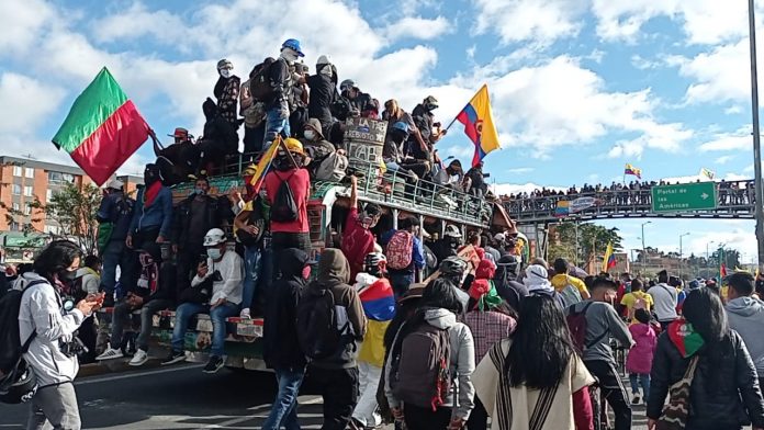Gobierno agrede a La Minga (3)