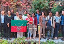 #InformeEspecial II Una delegación de la UAIIN-CRIC visitó las Universidades París 8 y Nanterre, en Francia Con el objetivo de dar a conocer la experiencia del proceso político, pedagógico y administrativo de la Universidad Autónoma Indígena Intercultural UAIIN-CRIC, entre el 2 y el 9 de octubre del año en curso, la Consejera Mayor del CRIC, Carmen Eugenia Gembuel Quiguanás, en compañía de una delegación de la UAIIN, realizó una visita a dos importantes universidades del continente europeo, la Universidad París 8 y la Universidad de Nanterre, en Paris Francia. Participaron en esta comisión de relacionamiento institucional, junto a la Consejera Mayor, Carlos Darío Tote Yace y Yulieth Ximena Narváez Tintinago, como Coordinación Colegiada UAIIN, Lucelia Montenegro, dinamizadora de apoyo en Relacionamiento Internacional y Luis Yonda, médico tradicional del Consejo de Mayores de la Universidad. En el marco de la visita, la delegación sostuvo encuentros con docentes y directivos de las universidades europeas para hablar sobre los Convenios de Cooperación Interinstitucional, que – impulsados por un deseo común de facilitar y desarrollar relaciones de cooperación más estrechas en los campos de la docencia y la investigación- se convierten en un escenario recíproco para las tres universidades. En este contexto se evidenciará el desarrollo de procesos de formación y de extensión; además, en la profundización de proyectos que permitan las vivencias, fundamentaciones y propuestas pedagógicas que brinden elementos a transformaciones estructurales de la sociedad. Los convenios francocolombianos hacen parte de la estrategia de relacionamiento institucional que viene tejiendo la UAIIN-CRIC y se espera que en el próximo año se comiencen a hacer efectivos en las vivencias de las artes con matices antropológicas y filosóficas; con la posibilidad de ampliarse a otros campos de las sabidurías y conocimientos. “Desde la vida y para la vida, la UAIIN, espacio de sentir, pensar, hacer, vitalizando las sabidurías y conocimientos de los Pueblos Originarios.”